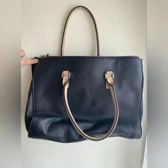 G by Guess Tote Black with Tan Detail Pebbled Leather Travel Bag Shoulder Bag - Picture 10 of 16